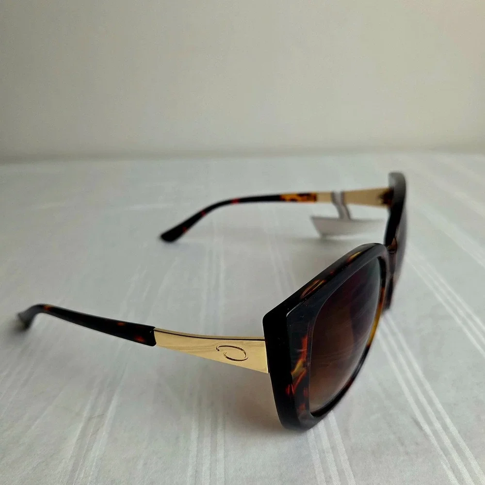 Oscar de la Renta Stunning Tortoise Oversized Square Sunglasses Gold Logo